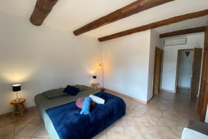 30m2 suite in 18th-century Provencal farmhouse
