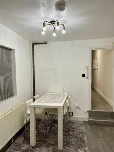 Modern 5 bedroom house - Enfield
