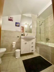 Руданського 2 кім ізол і кух студія з балконом не далеко від палацу Мистецтв від ж д вокзалу Звітні документи