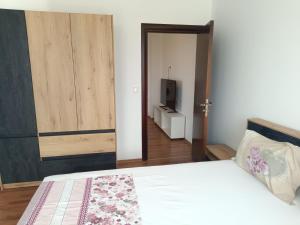 Two-bedroom Apartment Lauta 28