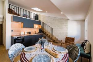 B&B / Chambres d'hotes Le Petit Avignon - chambres & appartement a deux pas du Pont d-Avignon et du Palais des Papes : photos des chambres