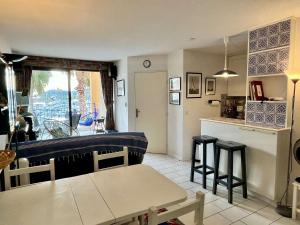 Appartement 2 pièces cabine vue sur le port dArgelès sur mer 6 couchages AR660-022