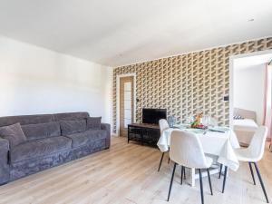 Apartment Les Amandiers by Interhome