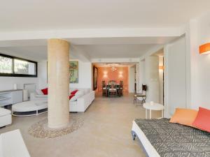 Apartment Villa La Romane by Interhome