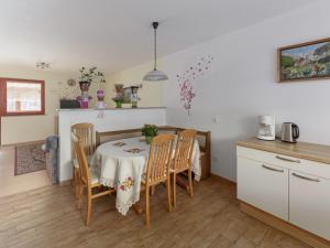 Apartment Pr' Kavač by Interhome 