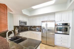 Silver Beach Towers W106