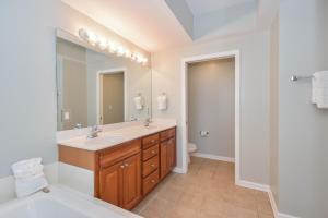 Silver Beach Towers W603