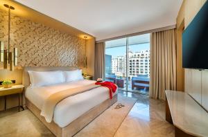 Junior Suite room in Five Palm Jumeirah Dubai