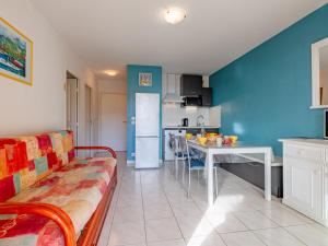 Apartment Les Calanques du Parc-5 by Interhome