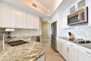 Silver Beach Towers W1004