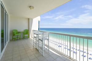 Silver Beach Towers W1403