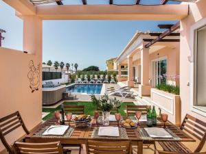 Villa V7 Bastos by Interhome