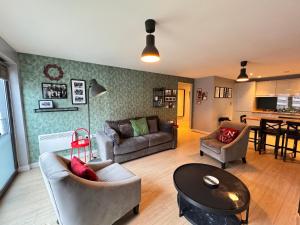 Centrally located apartment in Duke Street- free parking- two bathrooms