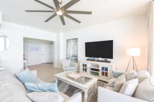 Silver Beach Towers E703