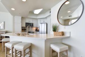 Silver Beach Towers E703