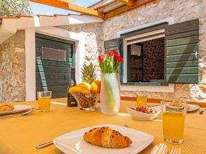 Holiday Home Okit by Interhome