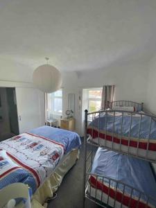 Edward Street, Tenby, 3 bed, 6 adults, 2 children