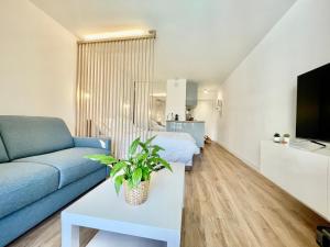 Modern Studio Pool Monaco Area