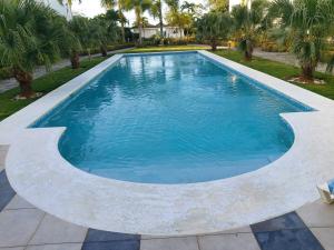 Gorgeous apartment steps to Playa Punta Popy