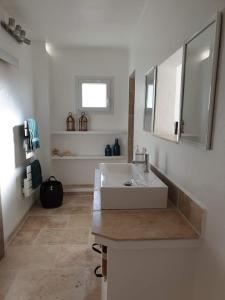 Villas Modern House with Pool and Beautiful Terrace Sea View - BENAKEY : photos des chambres