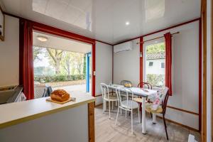 Campings Camping maeva Escapades Les Bo-Bains : Chalet