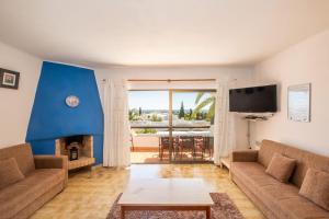 Apartment Luna - Resort with a pool area with a lounge bar