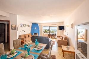 Apartment Luna - Resort with a pool area with a lounge bar