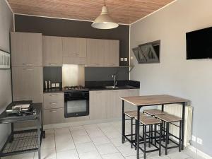 Logement avec piscine et parking