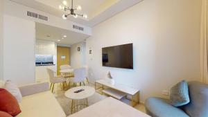 Vacationer Holiday Homes I Calm 1 Bed l Free Parking, Wi-Fi & Pool Access l Business Bay