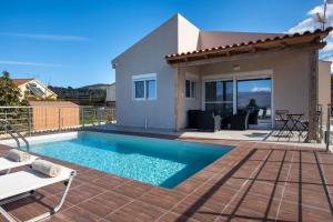 Villa Pervana- Private pool - Close to the Beach