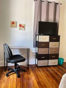Stylish Room in shared home - Close to Convention Center and Hospitals