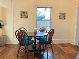 Stylish Room in shared home - Close to Convention Center and Hospitals