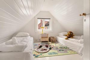 Dinbnb Homes I Idyllically Located 4-Bedroom Home