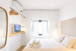 Beach front right on the Sand Luxury semi-detached 3 bed Villa