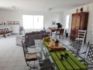 Maisons de vacances Maison charmante a Mimizan avec vue sur jardin et terrasses : photos des chambres