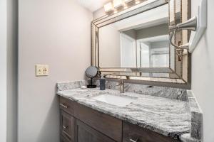 Tee Time on Valleyway Drive