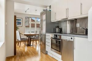 Dinbnb Apartments I Historical Two-Floor Apartment with Rooftop Panorama I 1645 Heritage