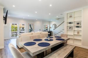 Family Beach House, 400ft to Beach, Parking, BBQ