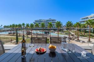 Luxury beachfront 3BR in Nereidas with Pools Spa Gym