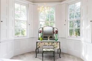 Hillthorpe Estate - 14 Bed Manor House with Hot Tubs and Secluded Gardens