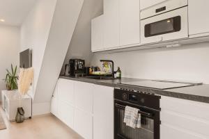 Dinbnb Apartments I Penthouse 250m From City Center I Privat Balcony