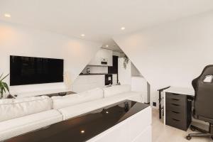 Dinbnb Apartments I Penthouse 250m From City Center I Privat Balcony