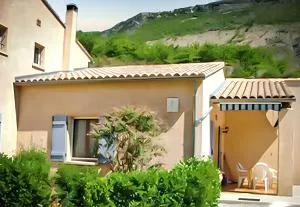 Maison confortable à La Roche-sur-le-Buis avec piscine partagée - Vercoiran