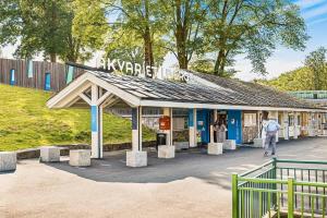 Dinbnb Apartments l Free Parking l 5 Min From Torget l Nearby Coast I Newly Furnished