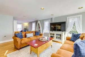 3 Mi to Dtwn Mystic Getaway with Deck and Grill! - 莱德亚德中心