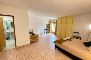 Maisons de vacances 84B3 - Freesia suite in 18th century Provencal farmhouse : photos des chambres