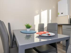 Lower Wortley 1 Couples Paradise with a Shared Kitchen - Pass the Keys