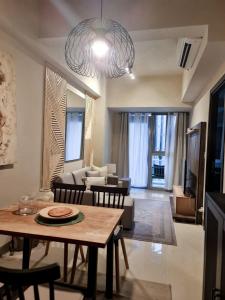 LuxeStaysMnl Cozy Japandi Netflx Pool 400mbps