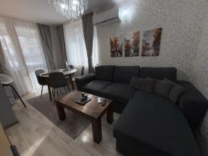 Snowflake- Luxury stay with a Bottle of Wine,free Parking and SPA in Royal Park