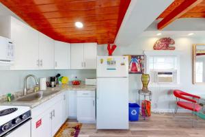 Jerrys Escape - Truman @ Duval Unit C